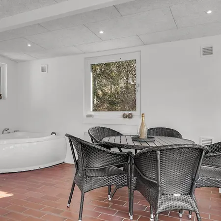 Ferienhaus With Pool And Close To The Limfjord, Roslev